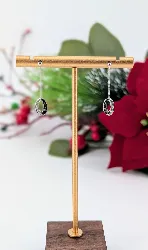 boucles d'oreilles en or blanc motif pavé de diamants blancs et noirs or 750 millième (18 ct) 1,78g