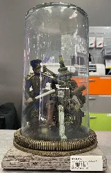 figurine steampunk sous cloche