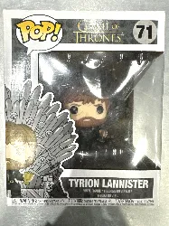 figurine game of thrones - tyrion lannister on iron throne oversized 15cm