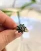 bague chou en or sertie des diamants teintés bleus or 585 millième (14 ct) 3,25g