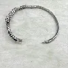 bracelet jonc argenté en oxydes blancs et bleus d6 cm