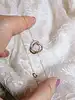 bracelet fin en or avec un motif de 3 anneaux entrelacés dont un serti de petits diamants or 375 millième (9 ct) 0,93g