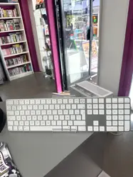 clavier sans fil azerty apple magic keyboard avec touch id et pavé numérique blanc