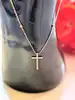 collier messika en or rose avec un pendentif croix serti des petits diamants d'environ 0,17ct au total or 750 millième (18 ct) 2,5