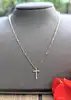 collier messika en or rose avec un pendentif croix serti des petits diamants d'environ 0,17ct au total or 750 millième (18 ct) 2,5