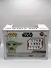 figurine funko! pop - star wars mandalorian - the child with cup - 10 cm - 378