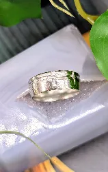 bague bandeau en or blanc sertie de 8 petits diamants d'environ 0,24ct au total or 750 millième (18 ct) 8,70g