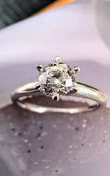 bague solitaire en or blanc sertie d'un diamant taille brillant d'environ 0,45ct or 750 millième (18 ct) 2,89g