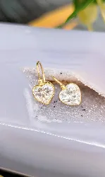 boucles d'oreilles dormeuses en or chacune ornée d'un oxyde forme coeur or 750 millième (18 ct) 1,58g