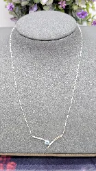 collier or blanc maille singapour serti d'un pendentif topaze bleu forme coeur or 750 millième (18 ct) 1,56g