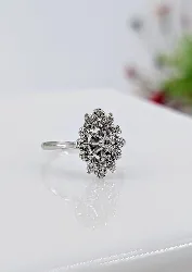 bague or blanc marquise sertie de 15 diamants or 750 millième (18 ct) 3,4g