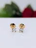 boucles d'oreilles puces en or chacune sertie d'un diamant d'environ 0,30ct or 750 millième (18 ct) 1,18g