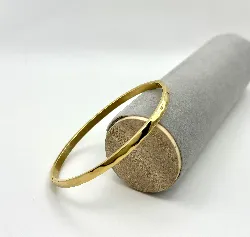 brac bracelet jonc avec une surface taillée en facettes en acier