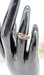 bague 2 ors sertie de 3 saphits forme navette et 2 petits diamants or 750 millième (18 ct) 1,95g