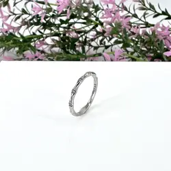bague en argent fine cinque mini zircons sertis t49,5 argent 925 millième (22 ct) 0,92g