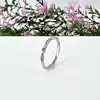 bague en argent fine cinque mini zircons sertis t49,5 argent 925 millième (22 ct) 0,92g