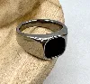 bgac bague chevalière avec onyx regtangulaire en acier t62