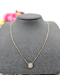 collier or orné d'un pendentif centré d'un diamant d'environ 0,50ct entouré de petits diamants or 750 millième (18 ct) 3,39g