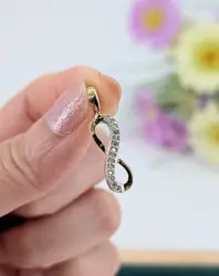 pendentif infini en or serti d'une ligne d'oxydes or 750 millième (18 ct) 1,22g