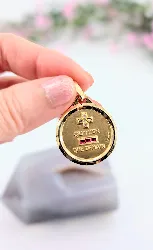 pendentif or plus qu'hier moins que demain serti de 5 diamants et 3 rubis or 750 millième (18 ct) 5,30g