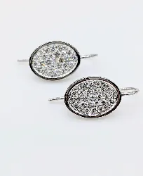 boucles d'oreilles ovales en or blanc pavés de petits diamants d'environ 0,10ct au total or 750 millième (18 ct) 3,90g