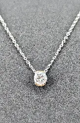 collier pendentif solitaire en or blanc orné d'un diamant taille brillant d'environ 0,50ct  or 750 millième (18 ct) 2,1g