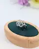 bague fleur en or blanc motif vidé sertie de petits diamants or 375 millième (9 ct) 2,03g