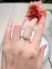 bague or blanc pavée de petits diamants or 375 millième (9 ct) 1,39g