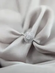 bague pavée de petits diamants sur la pastille et partiellement sur le corps or 375 millième (9 ct) 1,28g