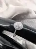 bague pavée de petits diamants sur la pastille et partiellement sur le corps or 375 millième (9 ct) 1,28g