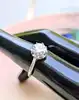 bague solitaire en platine et or centrée d'un diamant de 1,31ct avec certificat platine 900 millième (22 ct) 3,87g
