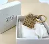 bijou de sac/porte-clés christian dior lady dior en métal doré, motif cannage