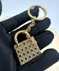 bijou de sac/porte-clés christian dior lady dior en métal doré, motif cannage