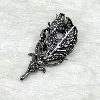 broche motif plume pavée d'oxydes en acier