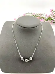 collier en argent ornée de trois perles noir argent 925 millième (22 ct) 5,69g