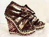 espadrilles louboutin en cuir suédé marron et détails dorés