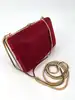 minaudière/pochette rigide marc by marc jacobs bordeaux avec chaîne dorée