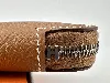 portefeuille hermès modèle silk'in classique en cuir marron, doublure en twill de soie