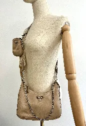 sac à chaîne prada re-édition 2005 en toile beige avec bandoulière et porte monnaie