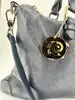 sac à main versace collection en cuir grainé souple bleu marine avec bandoulière réglable et amovible