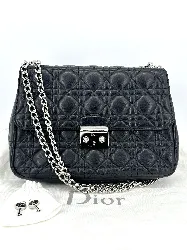 sac bandoulière christian dior miss dior en cuir d'agneau noir