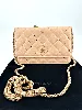 wallet on chain classique chanel en cuir beige rosé