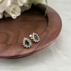 23056050 boucles d'oreilles puces motif goutte d'eau avec oxydes vert et blancs