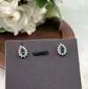 23056050 boucles d'oreilles puces motif goutte d'eau avec oxydes vert et blancs