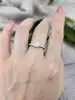 bague disque ornée de 7 diamants épaulée de 2 lignes de diamants or 375 millième (9 ct) 1,47g