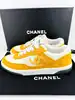 baskets chanel en cuir de chèvre velours jaune et blanc