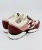 baskets chanel logo cc en cuir de veau bordeaux, blanc et rose