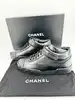 baskets chanel logo cc en cuir noir