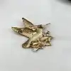 broche en émail motif colibri