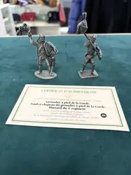 figurines en plomb soldats de la grande armée napoléonienne - grenadier à pied de la guarde, fusil et chapeau du grenadier à pied 